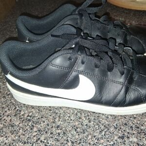 Nike Black Sneakers with Subtle White Details